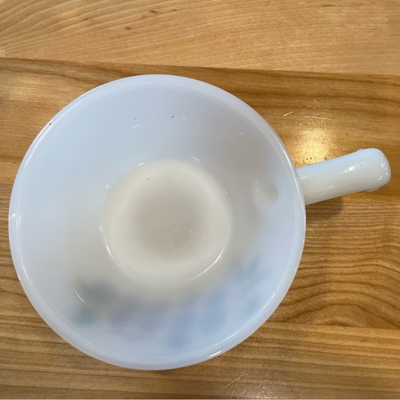 Two vintage Fire King bowls with grape painterly design. 8 ounces. - Picture 10 of 12